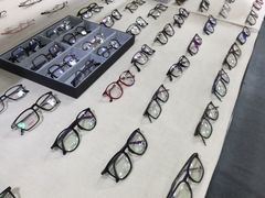 -罗伯特眼镜·蔡司官方授权(罗湖国贸店)
