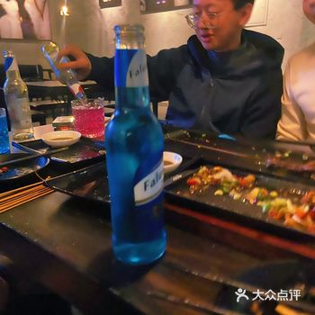 迦南餐酒馆 地理位置： 杉板桥龙湖滨江天街商场外负一