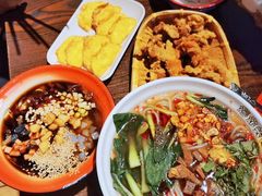 -爆炸头阿姨小四川正宗川味小吃(无任何分店)