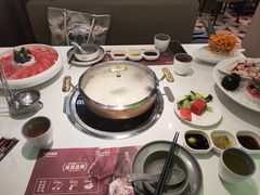 -洪氏嗨捞·广东猪肚鸡·椰子鸡火锅(西咸万象城店)