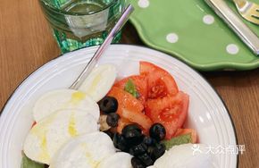 Water Buffalo Tomato Salad