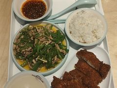 -瑞虹新天地月亮湾