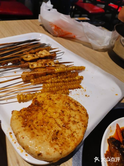 带你去趟佳木斯(百子湾创始店)佳木斯特色烤饼夹串图片