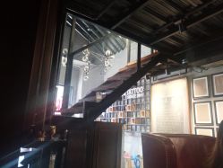 -鳌首刺青纹身 穿孔饰品店