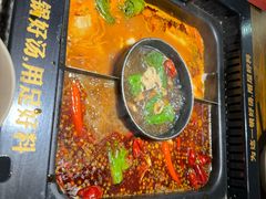 -老牌坊云南鱼豆花火锅(哈西万达店)