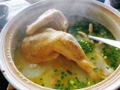 白果炖鸡汤-刘土鸡家常菜