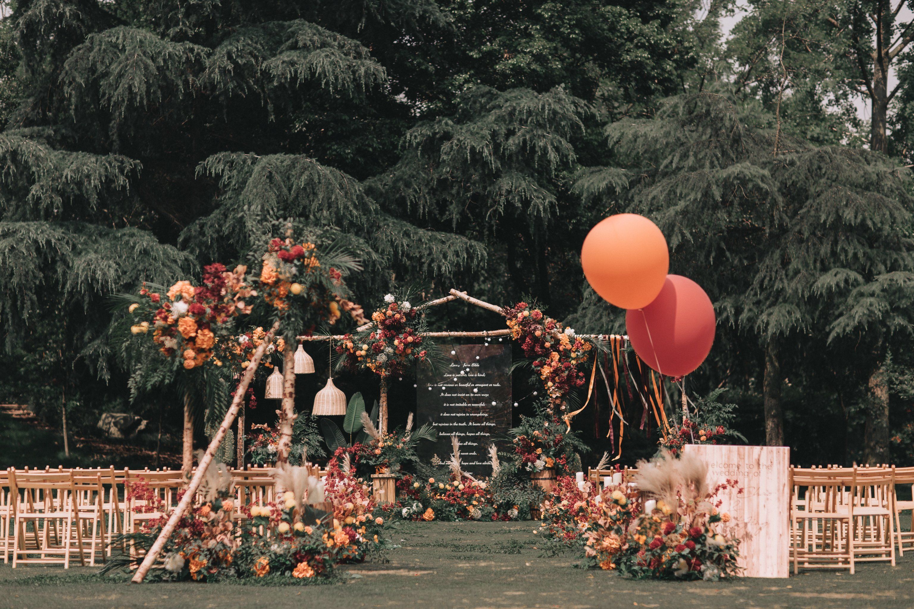 森系橙红色户外草坪婚礼
