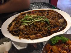 海鲜年糕炸酱面-富乐满韩国正宗炸鸡韩国料理(虹泉路店)