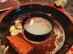 菌汤鸳鸯锅-椒香城门口重庆老火锅(宝安固戍店)