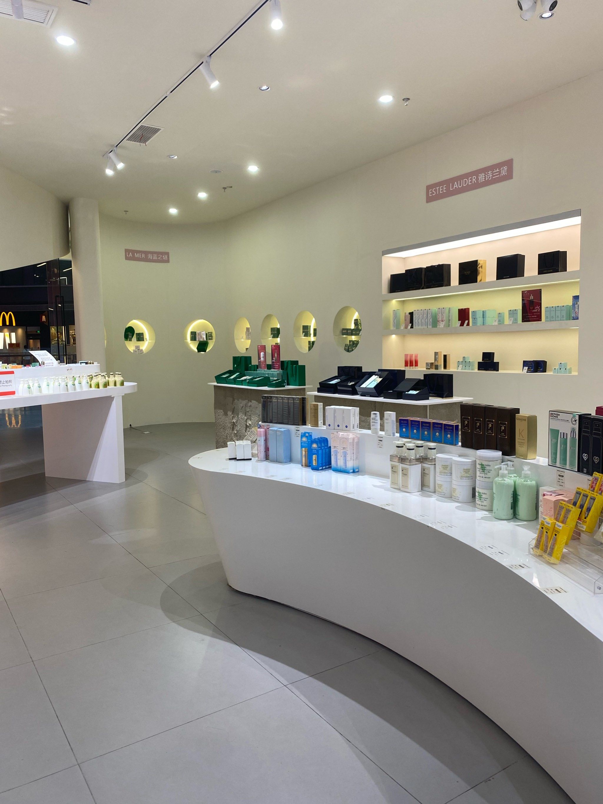 0元玩转这座城#美妆护肤 #同城美容护肤 就在一楼位置很好找,店里