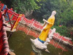 -雪山彩虹谷景区