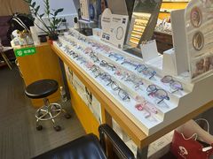 -优医视平价眼镜蔡司依视路折扣工厂店(十里堡店)