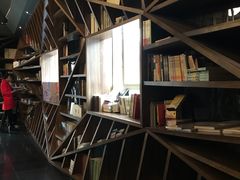 -钟书阁(松江泰晤士小镇店)