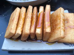 -茅草房·河畔园林火锅