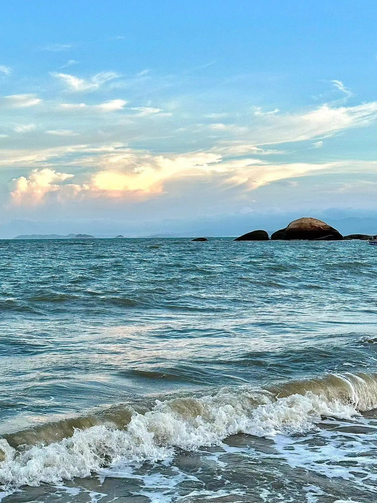 天天领红包厦门海滩一场心灵的温柔邂逅\\n \\n脚下的沙滩细腻如粉