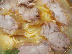 -亮亮面馆(经六路店)