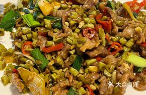 Pickled Beans Stir-fried with Chicken Gizzard