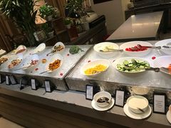 自助取餐区-海口绿发希尔顿酒店-田园汇自助餐·三文鱼·海鲜