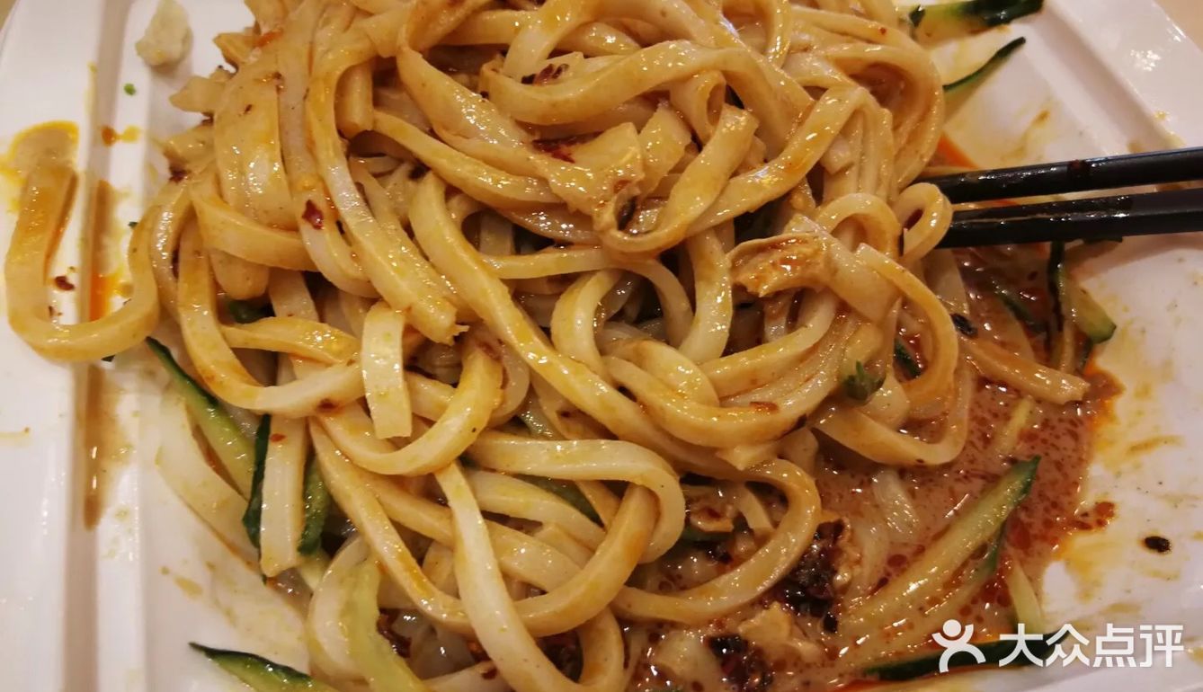 肉夹馍以及三鲜米线，肥肠米粉
