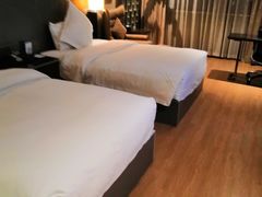 -武汉光谷广场杨家湾地铁站怡程酒店