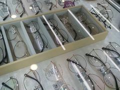 -明月眼镜(三坝店)