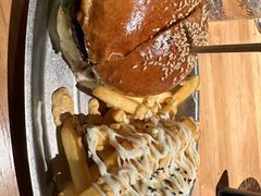 -三勾JJJ Burger&Coffee(梅溪湖店)