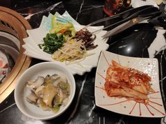 -山川小町·极番烧肉(新地假日广场店)