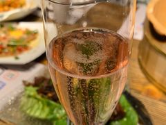 桃红起泡酒-胡桃里音乐酒馆(环亚凯瑟琳广场店)