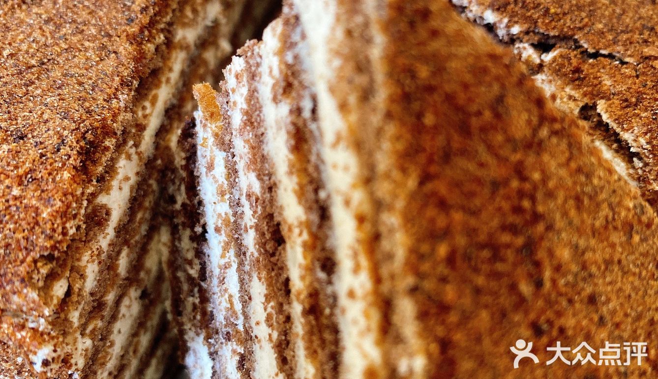 糕体硬质的，也比较适合 运输，有可可和奶油味儿两种