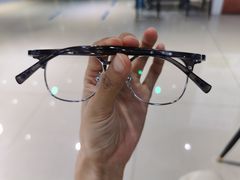 -现代眼镜批发城(威海路店)