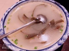 酸萝卜鸭掌汤-舌尖上的食缘花园主题餐厅