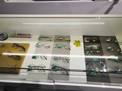 -提一眼镜·蔡司·依视路(小寨店)