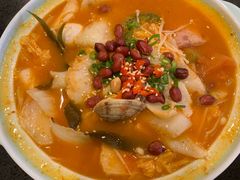 酸菜鱼锅仔-Colourful Yunnan Box Hill 彩云南·彩铺子