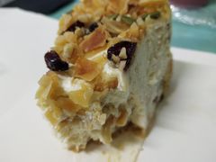 燕麦坚果酸奶风味蛋糕-星巴克(苏州昆山花桥游站店)