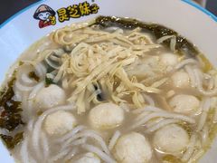 -灵芝妹子海鲜米线(劳动公园店)