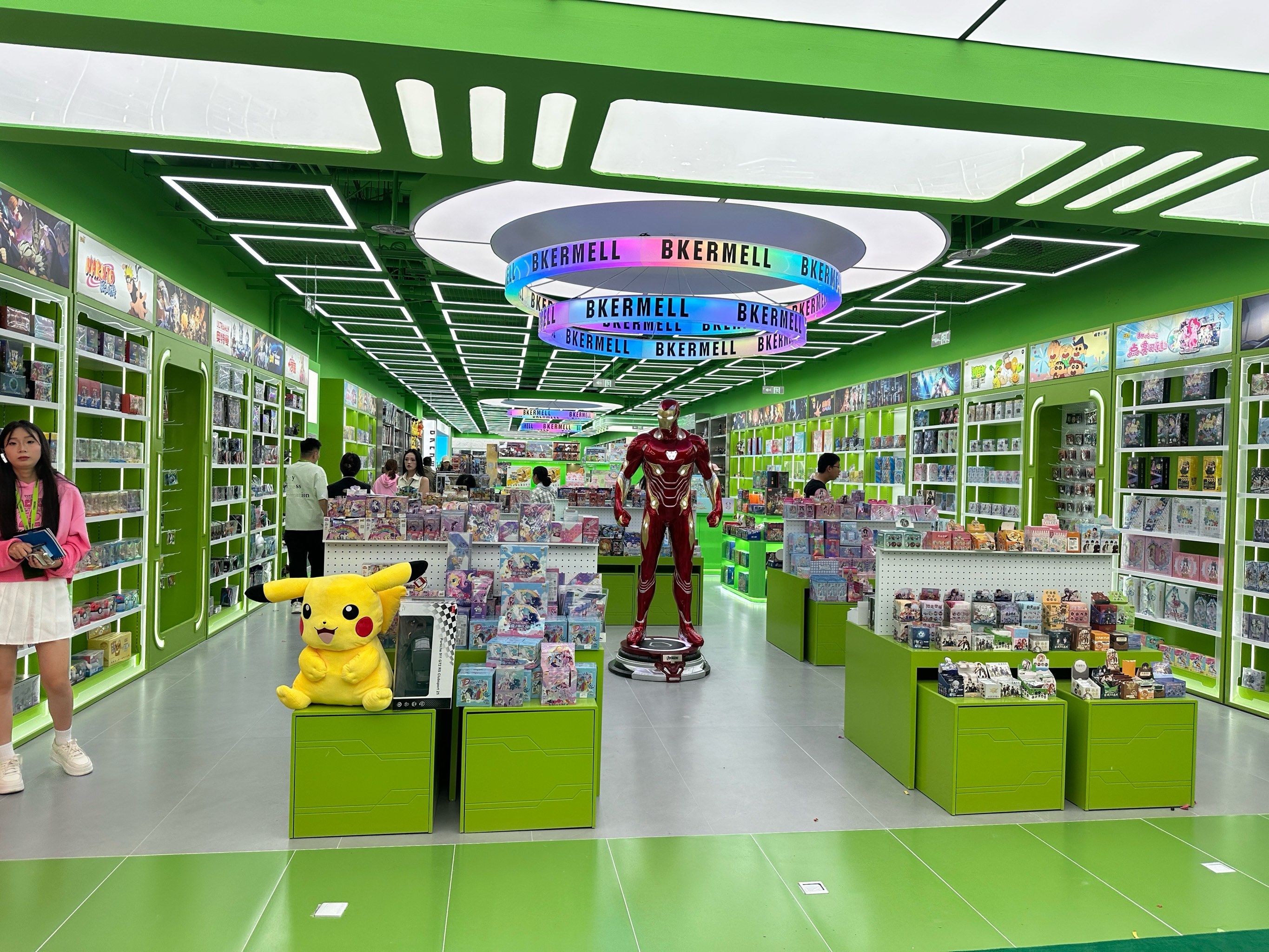 发现!玩具展柜里的秘密