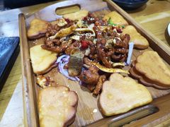 东镇烤三味-老东镇啤酒屋海鲜加工·蒸汽海鲜·海鲜烧烤(台东店)