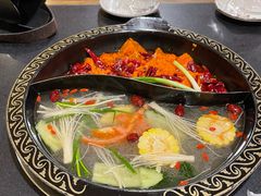 -小志家.鲜牦牛肉牛杂火锅野生菌汤锅