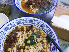 -渝之汇牛肉豌杂面