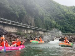 -安吉龙王山峡谷漂流