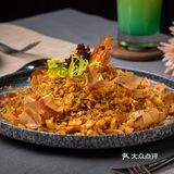简直就是视觉享受，把黄浦江畔的两岸景色尽收眼底