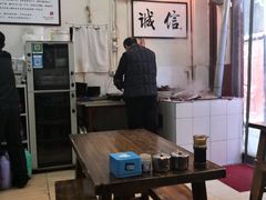 大堂-六爷门框百年卤煮
