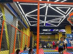 -爱蹦iBOON蹦床运动馆(江汉店)