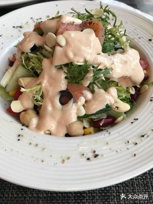 西班牙鲑鱼沙拉