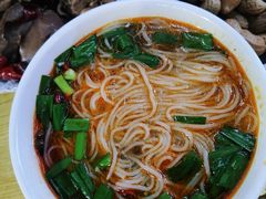 -梁老三麻辣鸡头总店