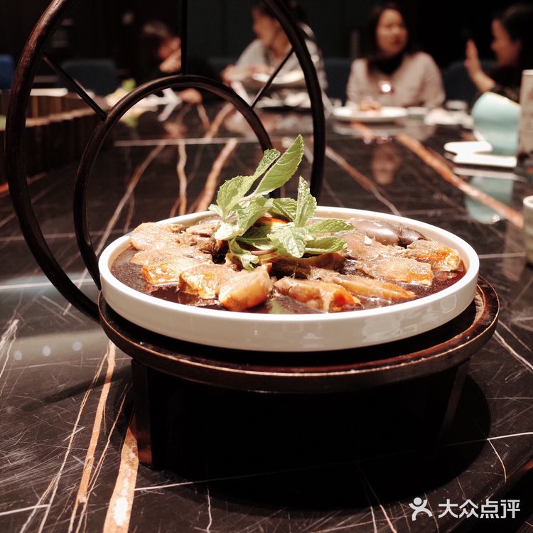 花菜梗真的是爱了 每次都认真的吃着比较着