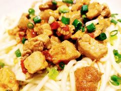 辣肉拌面-龍堂蟹黄小笼包(德思勤四季汇店)