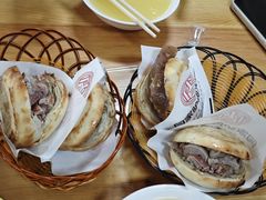 -闫家驴肉火烧(五四店)
