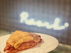 芝士培根可颂-RWORK·COFFEE(滨江店)