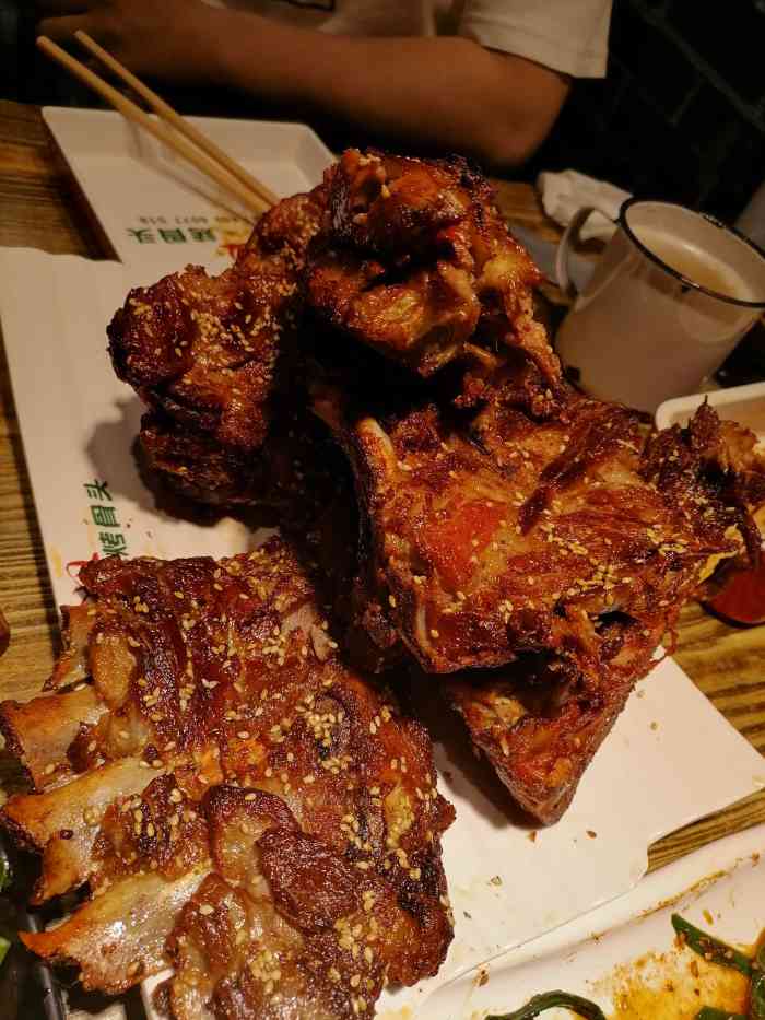 佳二妞烤骨头(紫金山路总店)-"有图必火有次坐班车途径,还没开业的